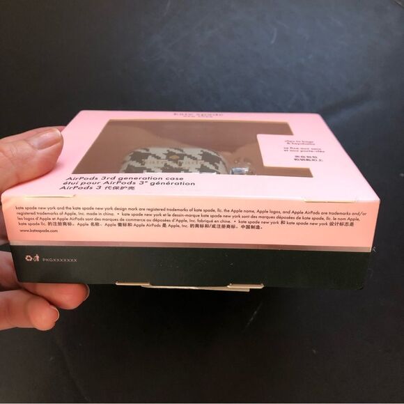 NWT Kate Spade New York AirPods 3rd Generation with Clip - Picture 3 of 8